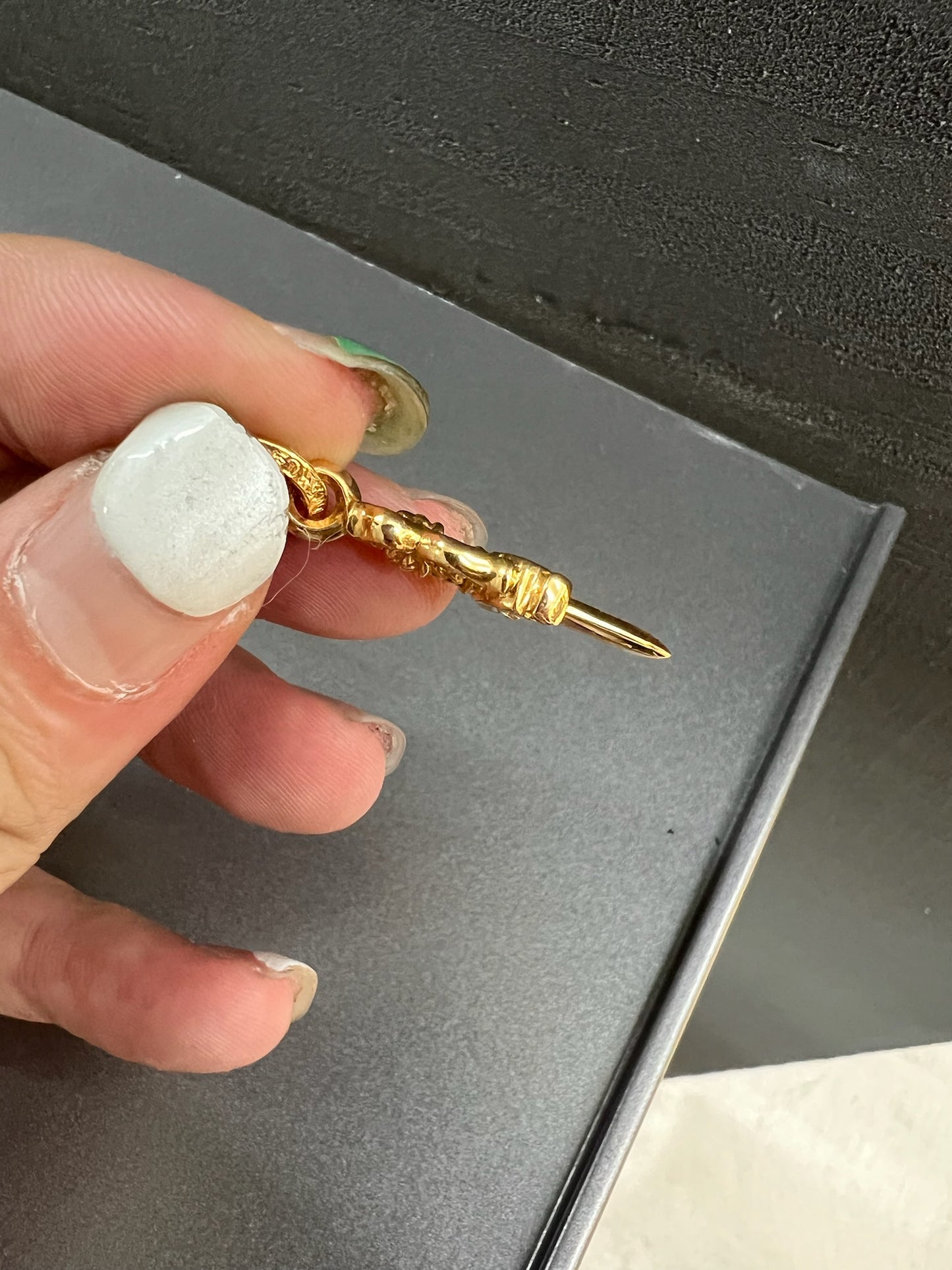 22k dagger pendant