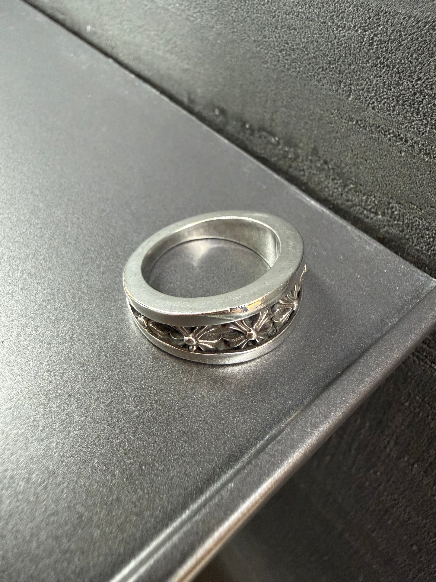 Chrome Hearts Cross V Band Ring