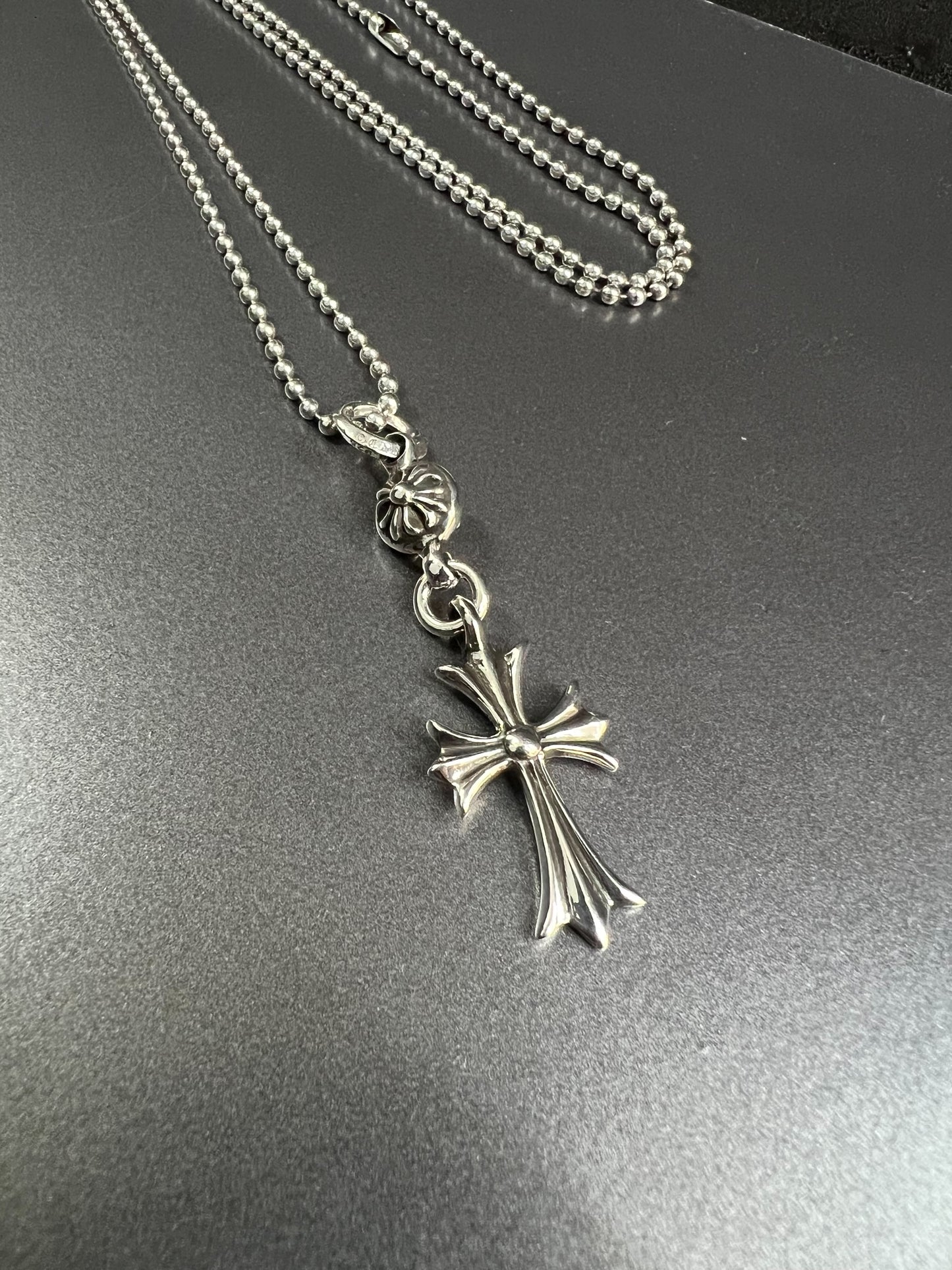 Chrome Hearts Ball Tiny Cross
Pendant