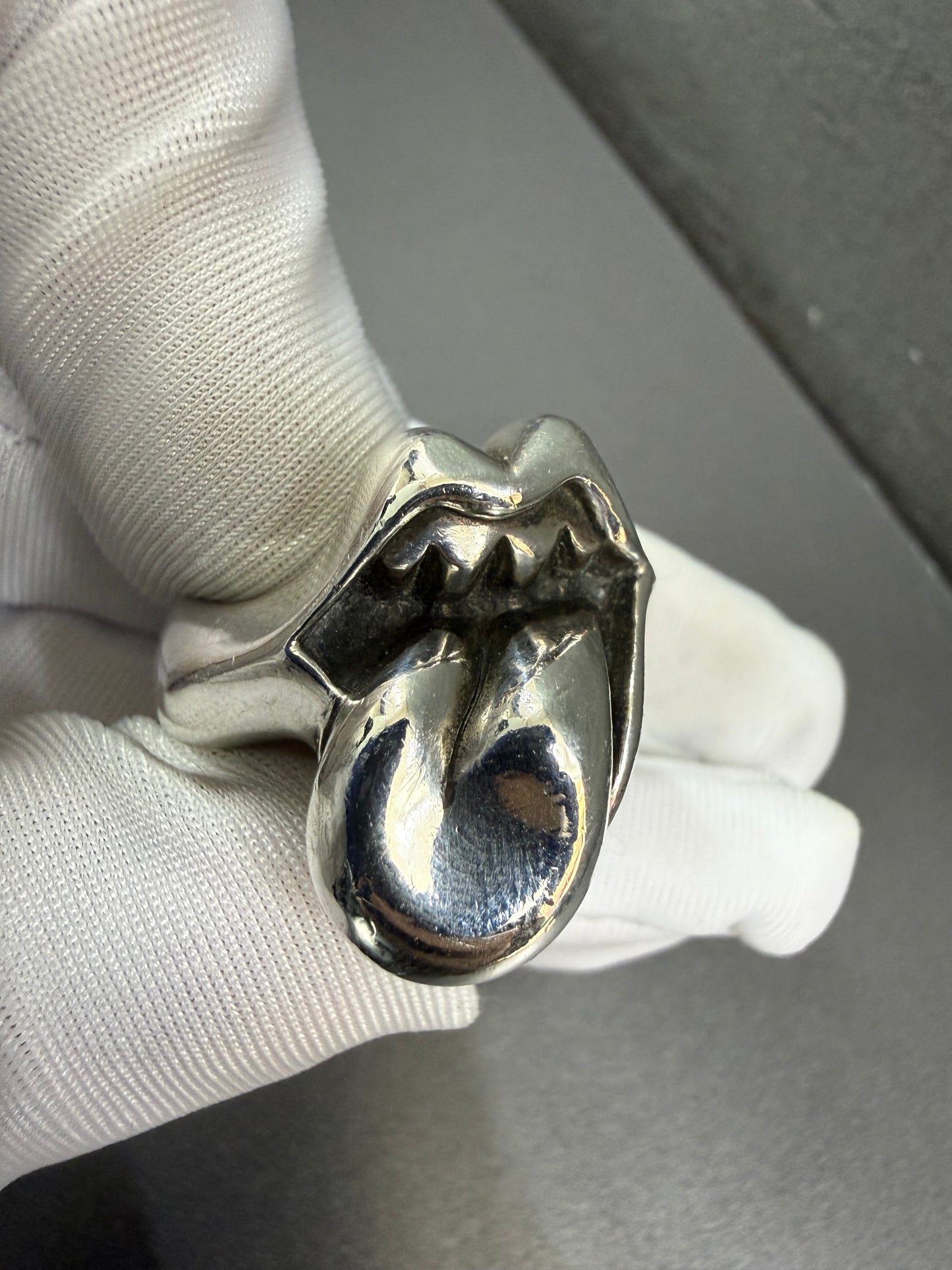 Chrome Hearts rolling stone ring