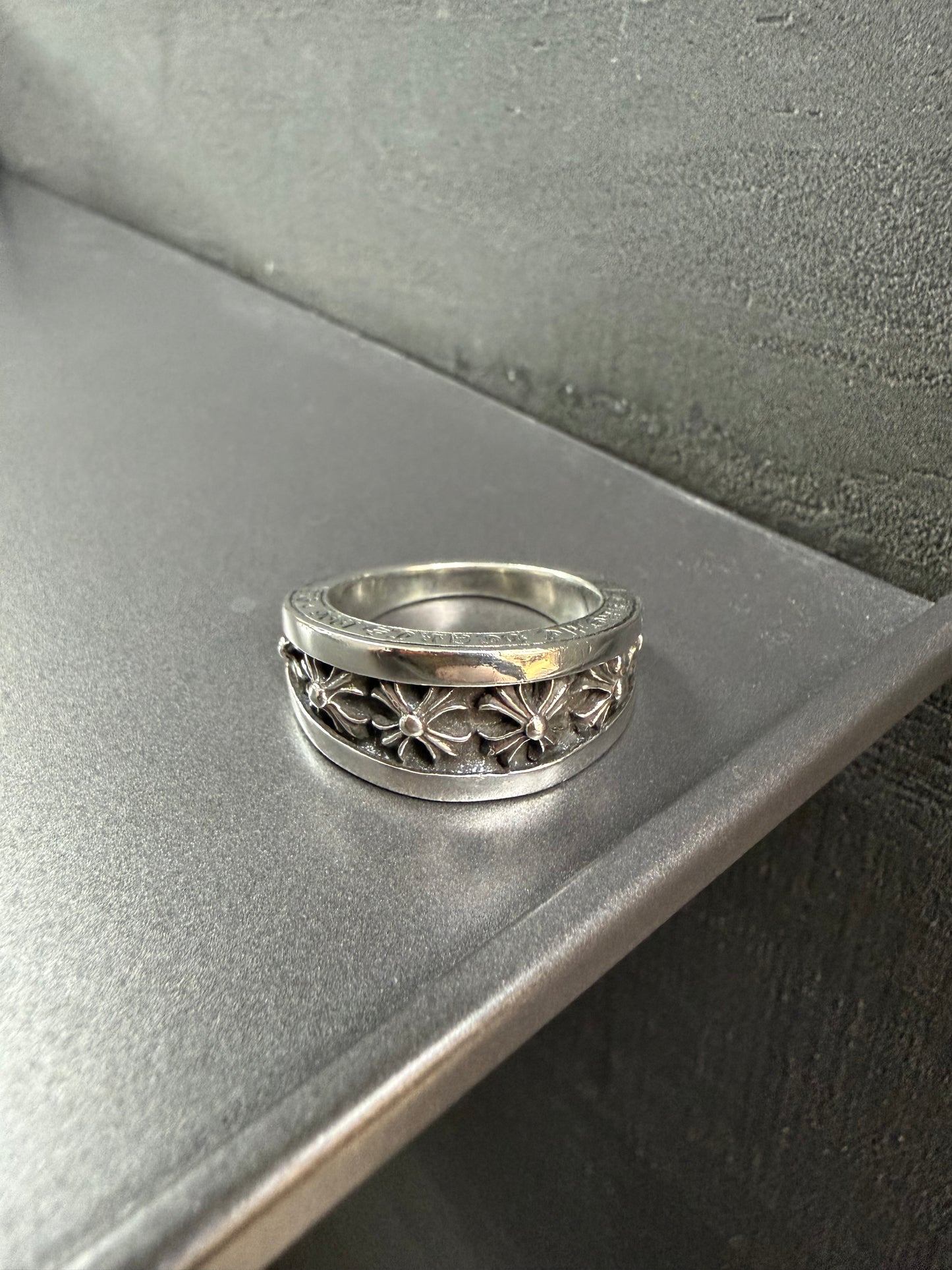 Chrome Hearts Cross V Band Ring