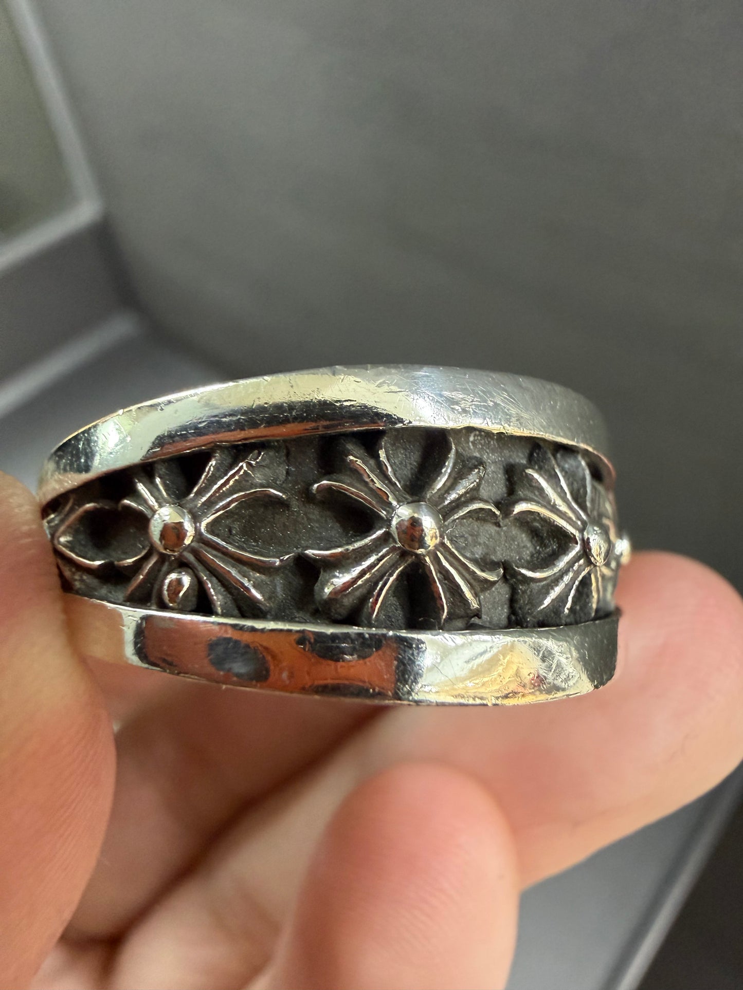 Chrome Hearts Cross V Band Ring