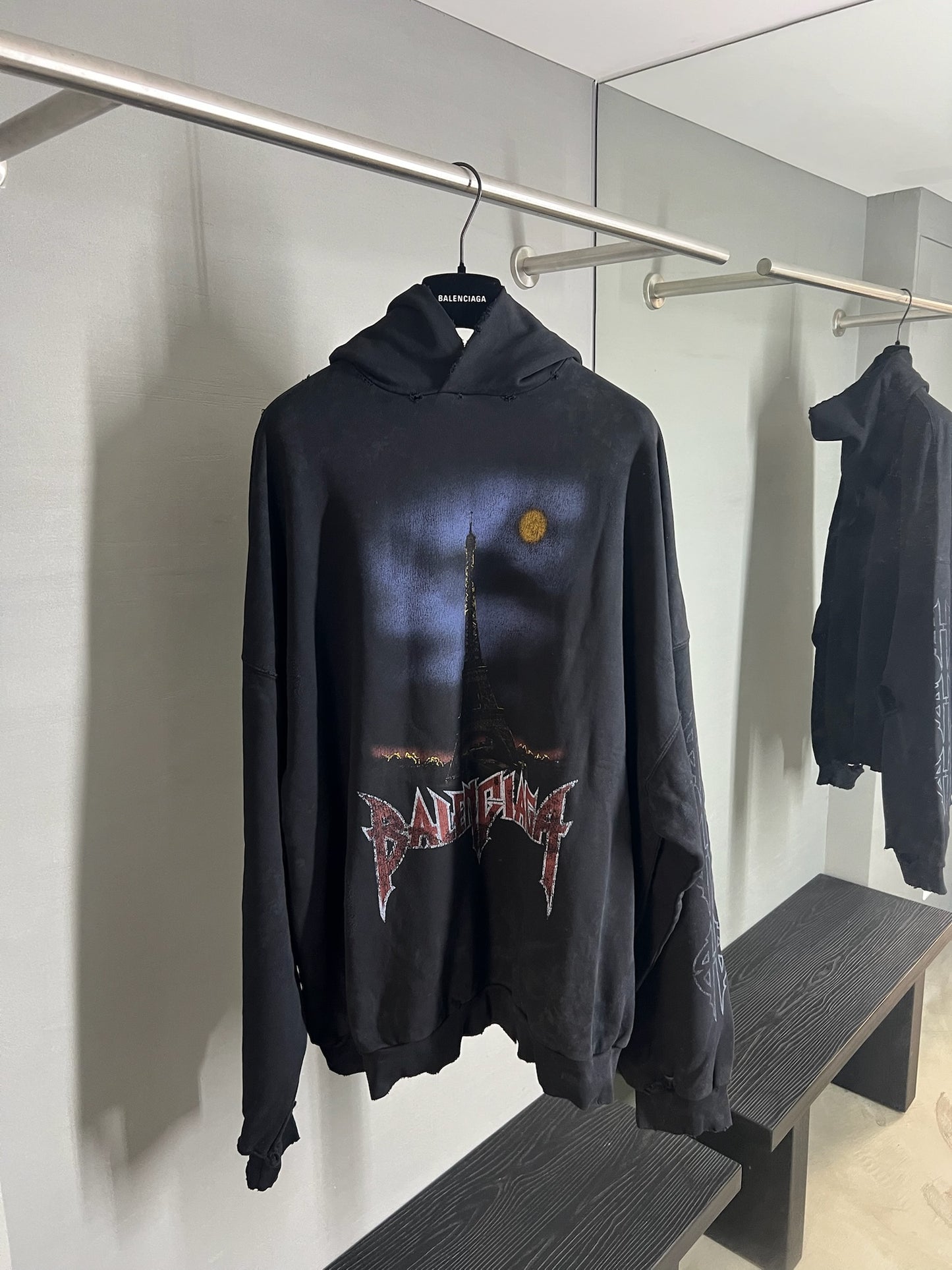 Balenciaga Paris Moon
No Pocket Hoodie