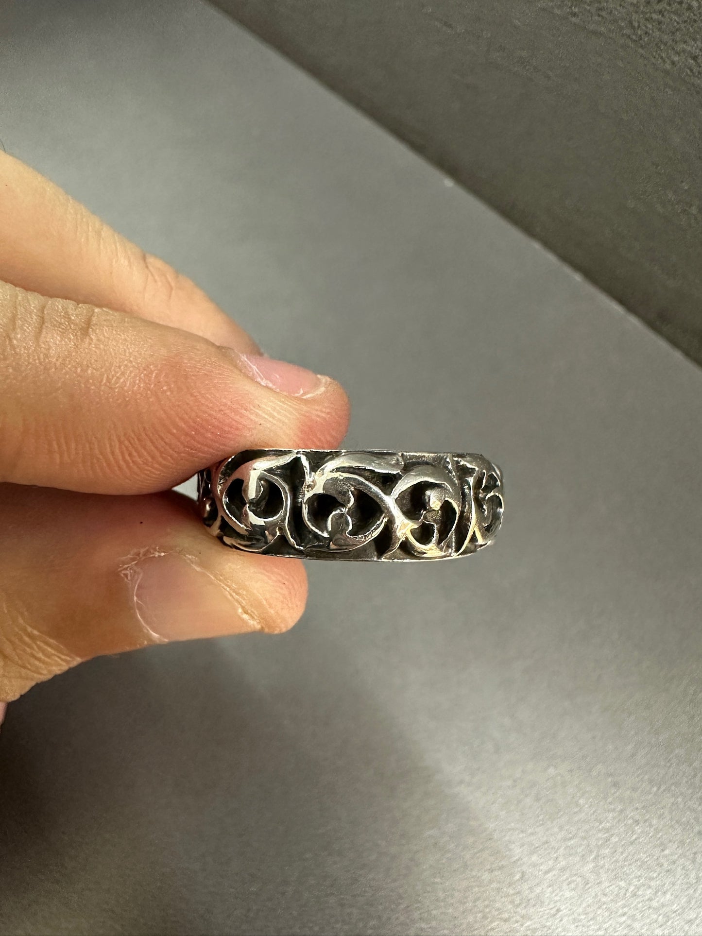 Chrome Hearts eternity vine band ring