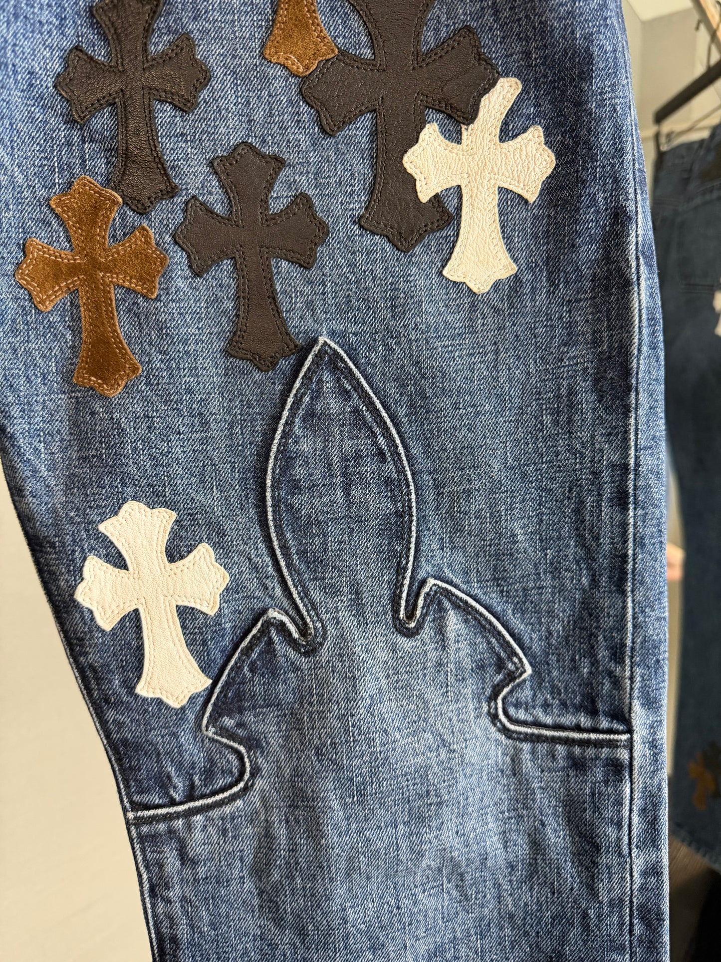Chrome Hearts Fleur Knee Cross Patch Jeans