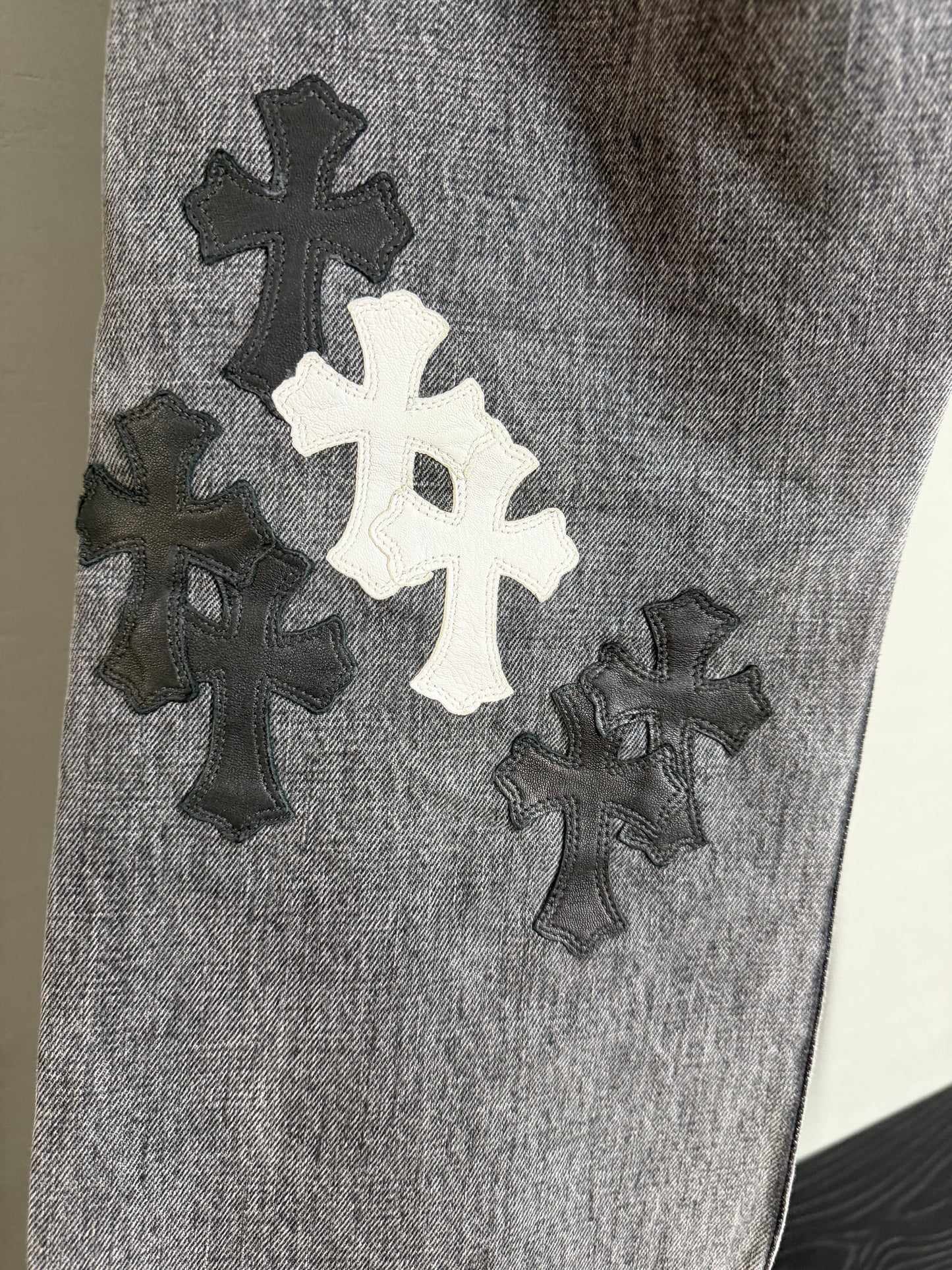 Chrome Hearts Fleur Knee Cross Patch Jeans
