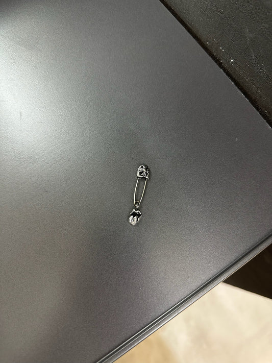 Chrome Hearts Safety Pin Rollingstone with Diamond